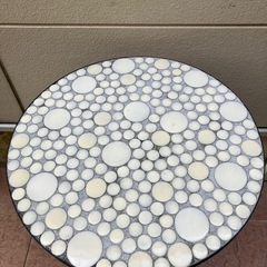 アイアンの足のテーブル　　　の画像