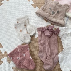 【7~10cmくらい？】乳児帽子・靴下の画像