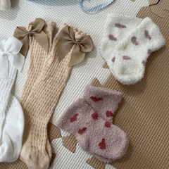 【7~10cmくらい？】乳児帽子・靴下の画像