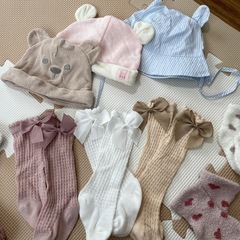 【7~10cmくらい？】乳児帽子・靴下の画像