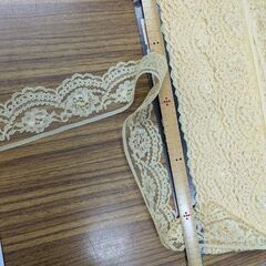 色レース㍍500円を2㍍600円色ベージュ4センチ巾の画像