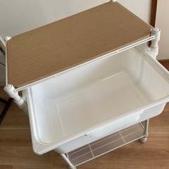 引き出し付きワゴンの画像