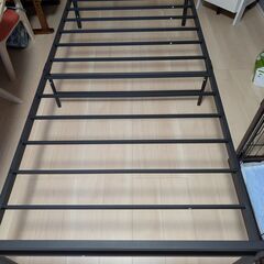 黒シングルベッド値下げ中！！　宮付き（コンセント２個口）組み立て式の画像