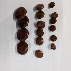 ★ー本革ボタン茶色大きさ3種14個4500円を2000円の画像