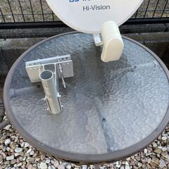 パナソニックBS.110°CSデジタルハイビジョンアンテナ   (サッシ窓用ジョイント付属)の画像