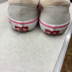 Vans UltraCush ホワイト/ピンク スニーカーの画像