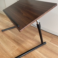 パソコンテーブル（難あり）の画像