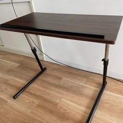 パソコンテーブル（難あり）の画像