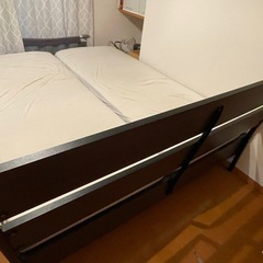 IKEA SKORVA ベッド　セミシングルマットレス２つ　クイーンサイズの画像
