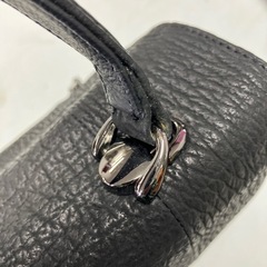H2511-568 シャークスキン　黒ハンドバッグ　未使用品の画像