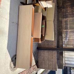 ベッドフレーム、ソファ、ローテーブルなどの画像