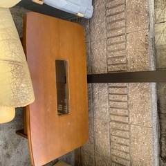 ベッドフレーム、ソファ、ローテーブルなどの画像