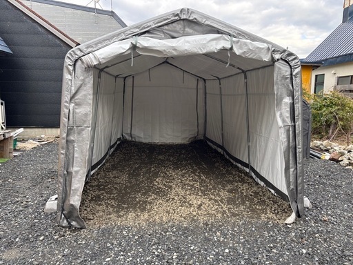 パイプ車庫。SUVサイズ