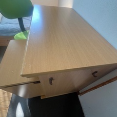 勉強机、椅子、収納付きの画像