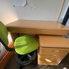 勉強机、椅子、収納付きの画像