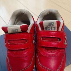 ［14.5cm］new balance 赤スニーカーの画像
