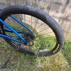 マウンテンバイク用のマキシスのフックワームタイヤマキシス29インチオフロードタイヤ2セットの画像