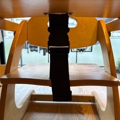 食事　椅子　子どもの画像