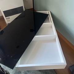 ガラステーブルの画像