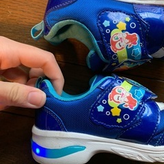 （美品✨）アンパンマンの歩くと光る靴(● ̍̑● ̍̑●)の画像
