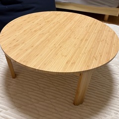 IKEAのテーブル（モクスボーダ）の画像