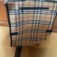 キャスター付きバックの画像