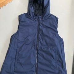 ユニクロリバーシブルダウンベストLサイズの画像