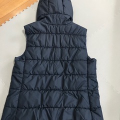 ユニクロリバーシブルダウンベストLサイズの画像