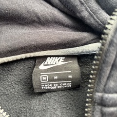 NIKE ナイキ　パーカー　Mサイズの画像