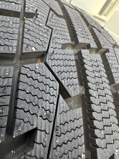 スタッドレスタイヤ　 205/60R16 　