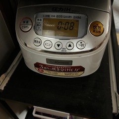 【本日のみ0円】象印炊飯器3合 圧力IH式 極め炊き 黒まる厚釜 ホワイト NP-RL05の画像