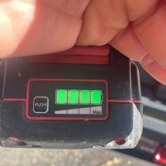 チェンソーバッテリー付きの画像