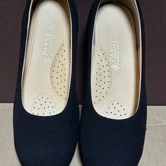 【中古】パンジー22.5㎝　EEE黒パンプスの画像