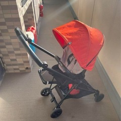 ベビーカー二つの画像