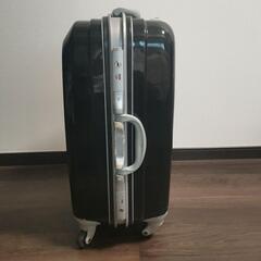 黒のキャリーケース 4輪 キーロック付きの画像