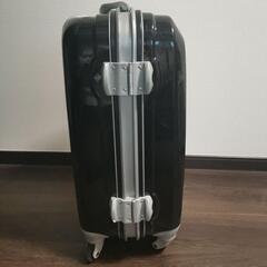 黒のキャリーケース 4輪 キーロック付きの画像