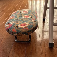 小さい椅子　３点の画像