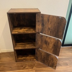 今日まで！カラーボックス　3段　扉付きの画像