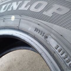 冬 ハイエース 車検対応【~90％ 富山】冬４本【点検OK】195/80R15 LT キャラバン【富山市】日本製 ダンロップ SV01 中古 195/80R15　107/105L LTの画像