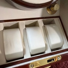 自動巻時計用ワインディングマシーンの画像