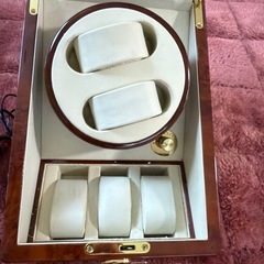 自動巻時計用ワインディングマシーンの画像