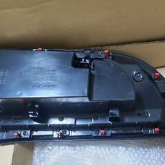 トヨタアクア純正 アッパーボックス・グローブボックスの画像