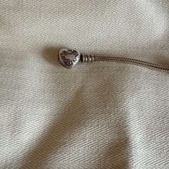 PANDORA チェーンブレスレット／チャーム3個付きの画像