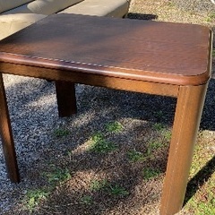 ダイニングテーブル型のこたつの画像