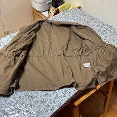 薄い手の上着の画像