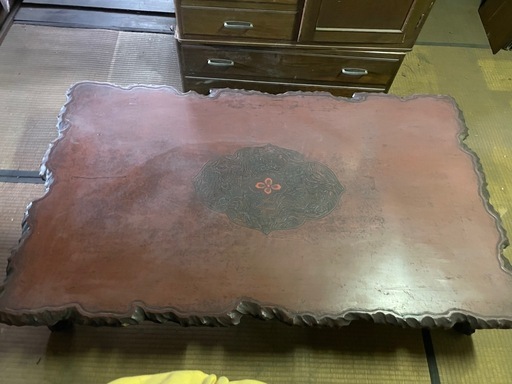 昔の古い木のレトロな茶の間机