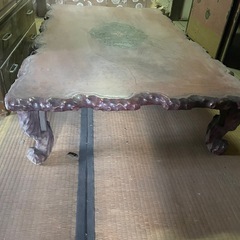 昔の古い木のレトロな茶の間机の画像