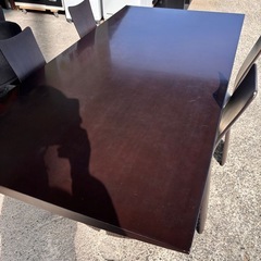 ダイニングチェア&テーブルの画像