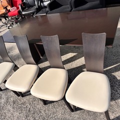 ダイニングチェア&テーブルの画像