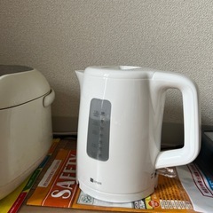 冷蔵庫　洗濯機　電子レンジ　カーテン　電気ケトルの画像